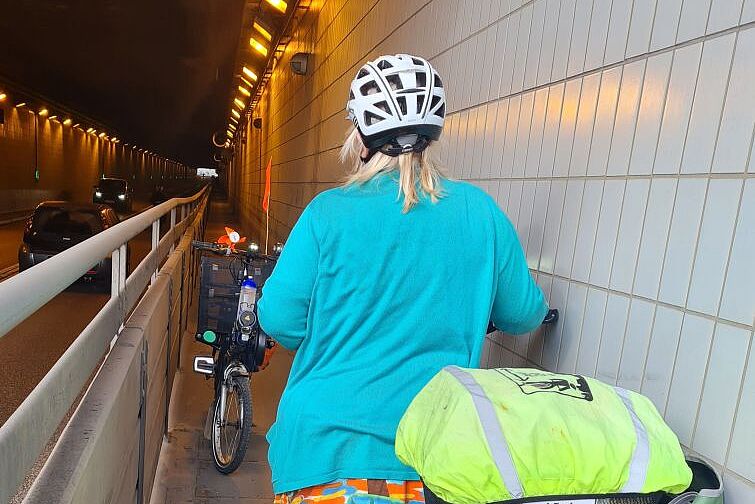 Radfahren im Flughafentunnel