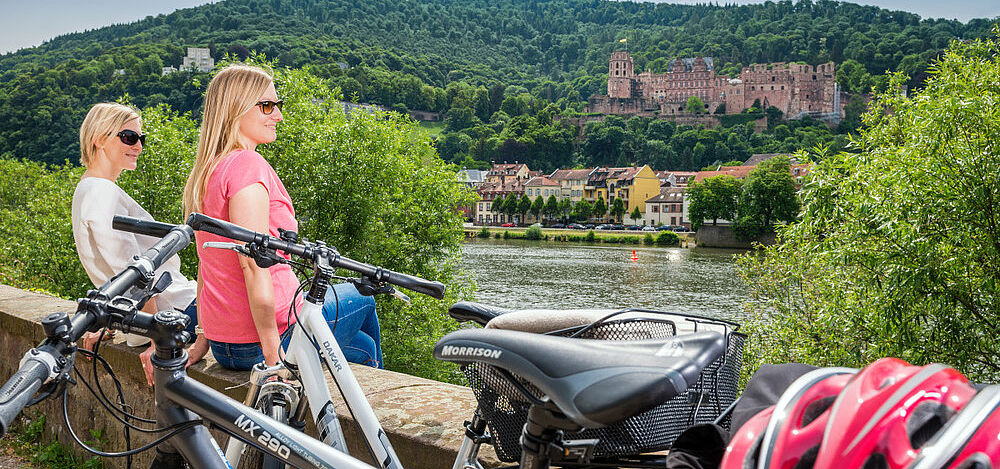 Heidelberg_Radler mit Schlosspanorama und Neckar Heidelberg_Radler mit Schlosspanorama und Neckar