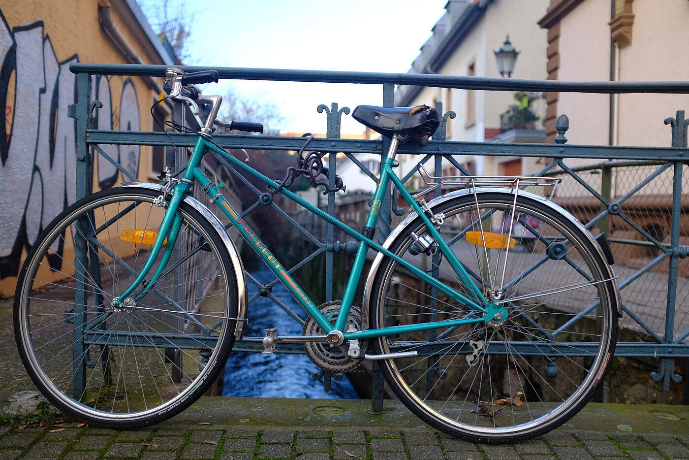 Angeschlossenes Fahrrad