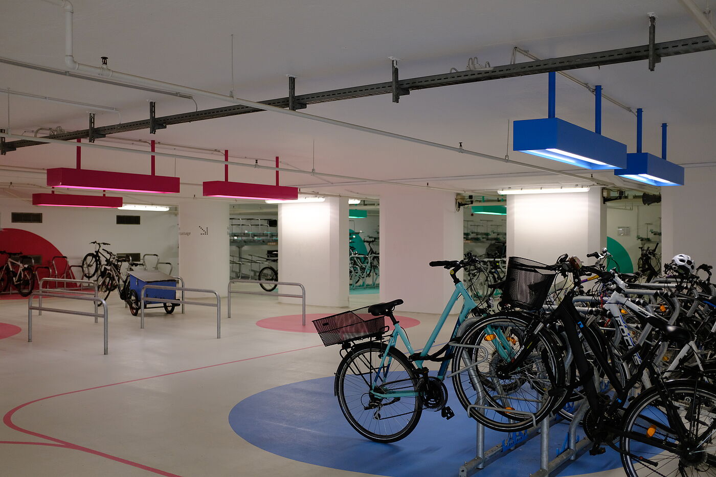 Fahrradgarage am Bahnhof in Karlsruhe