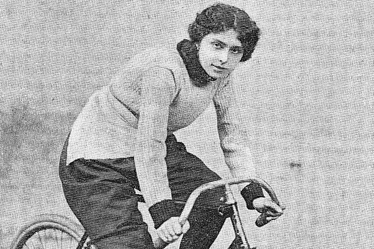 13. Dezember: Hélène Dutrieu