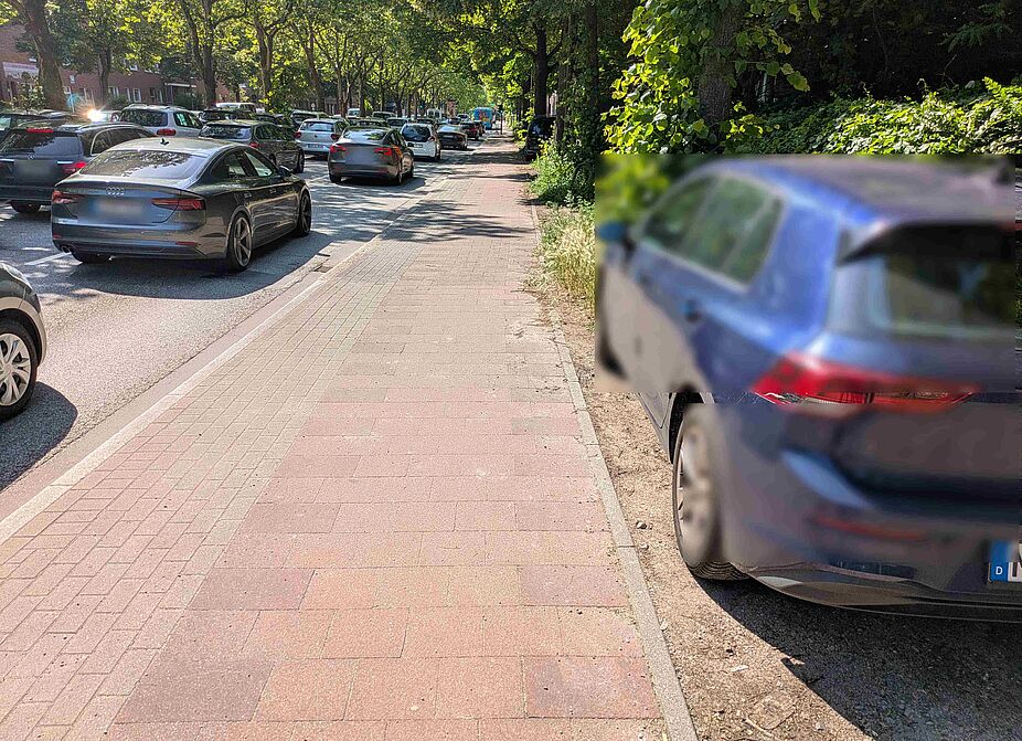 Sievekingsallee_13.06.2025 Dieser Radweg wird zum Parken überfahren, liegt und dann in der gefährlichen "Dooring"-Zone. Platz für Fußverkehr bleibt nicht mehr.