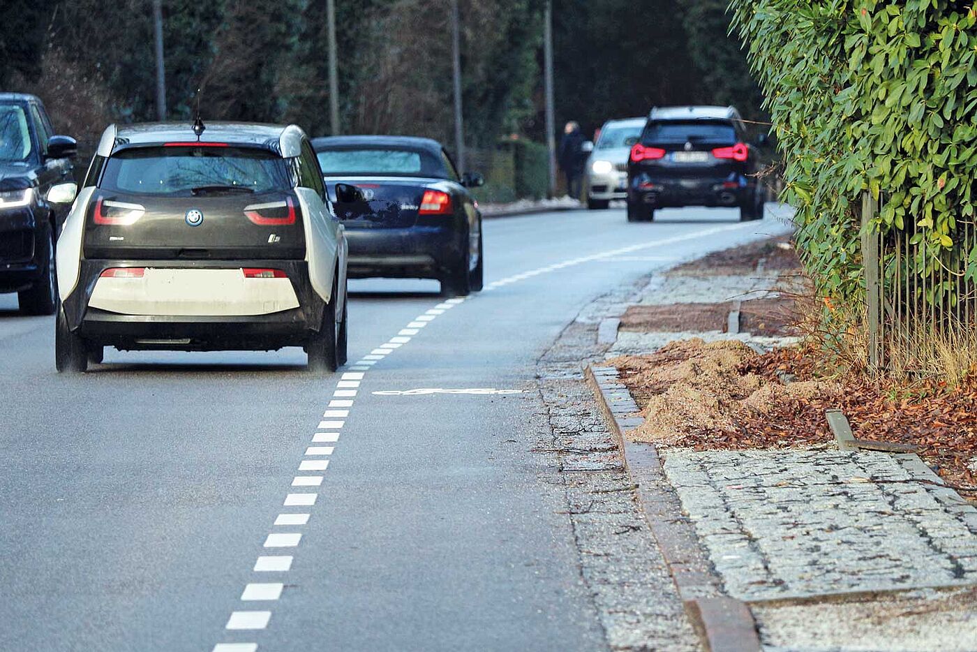 Auf Höhe des Friedhofs Nienstedten haben Radfahrende einen Schutzstreifen bekommen.