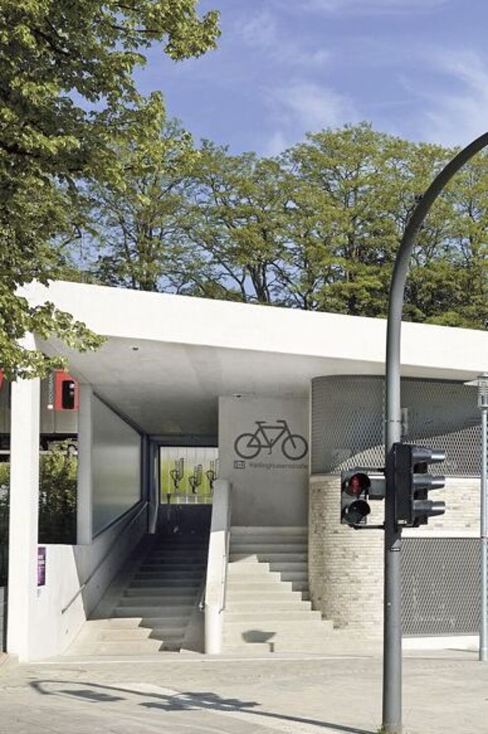 Hamburgs erstes städtisches Fahrradparkhaus an der U-Bahnhaltestelle Kellinghusenstrasse Hamburgs erstes städtisches Fahrradparkhaus an der U-Bahnhaltestelle Kellinghusenstrasse
