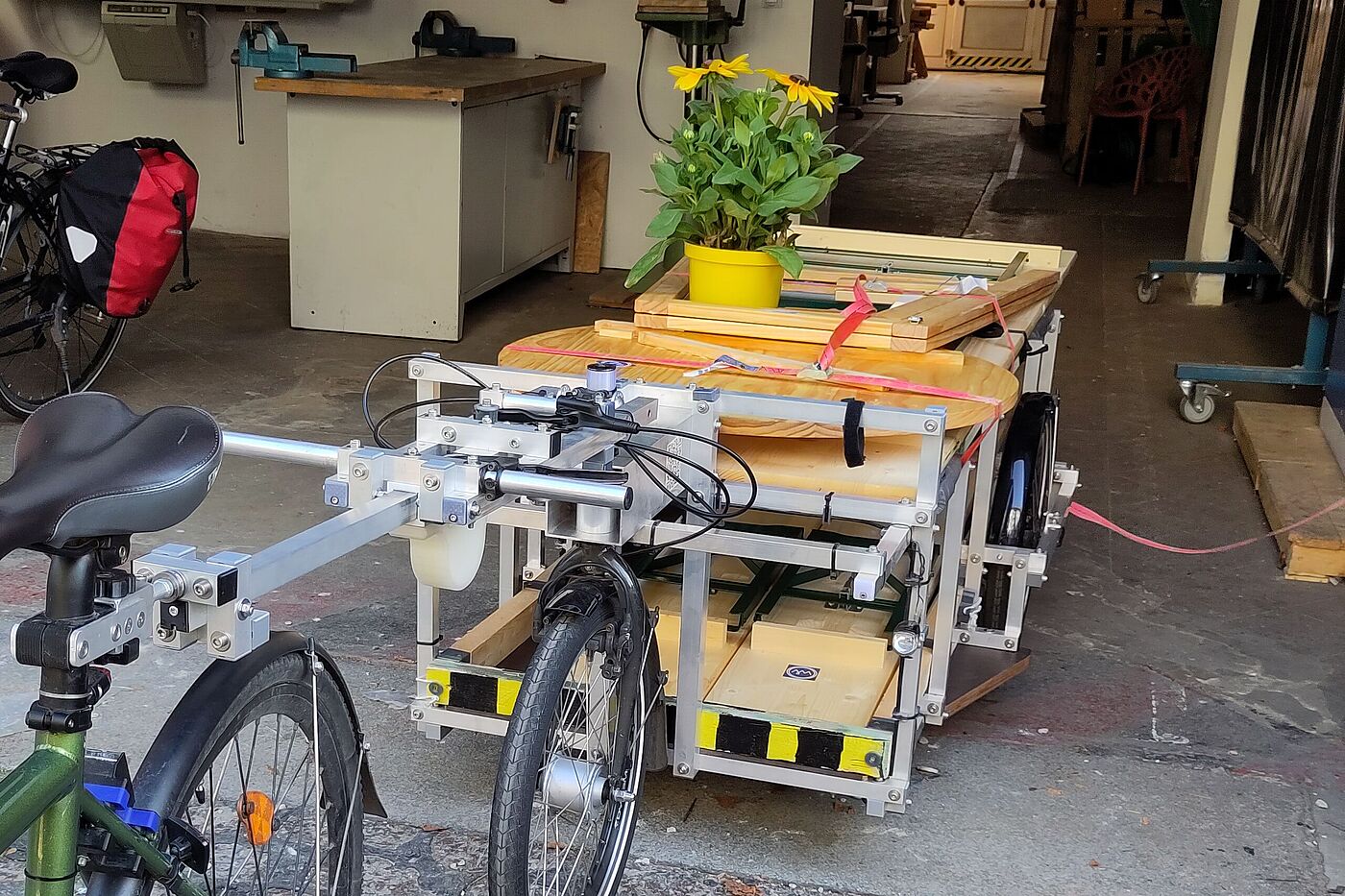 Standtransport mit Fahrradanhänger zum ParkingDay 2023