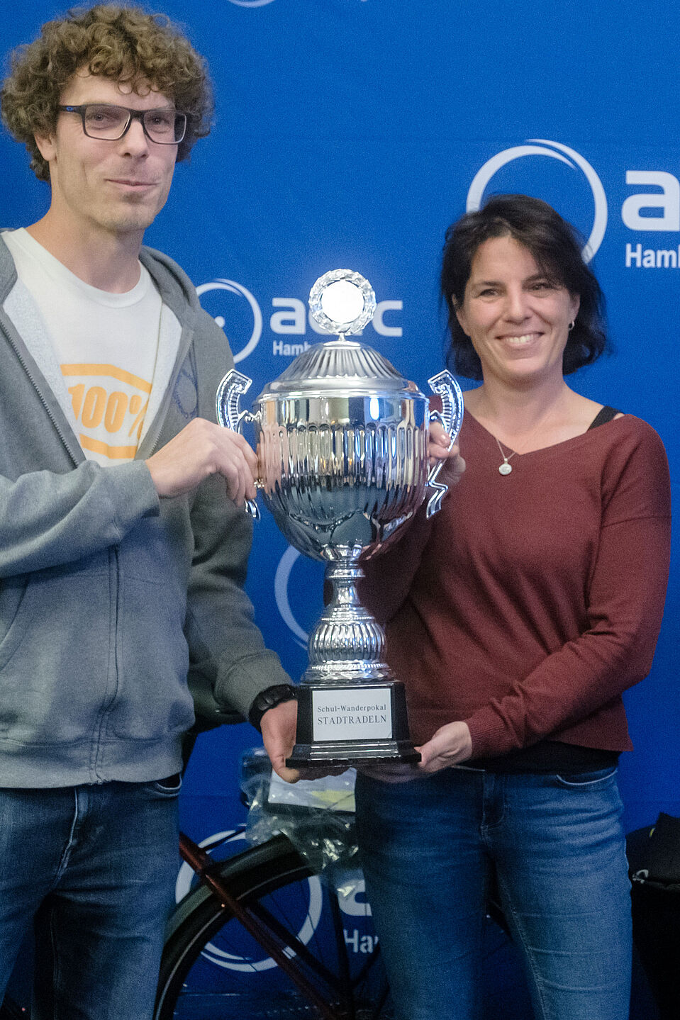 Der Wanderpokal für Schulen geht an das Gymnasium Meiendorf. Der Wanderpokal für Schulen geht an das Gymnasium Meiendorf.