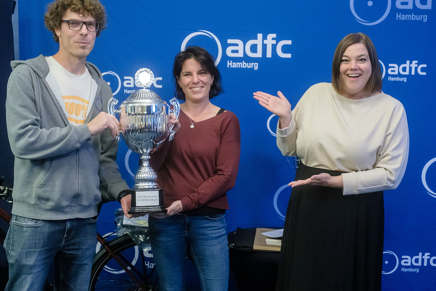 Der Wanderpokal für Schulen geht an das Gymnasium Meiendorf. Der Wanderpokal für Schulen geht an das Gymnasium Meiendorf.