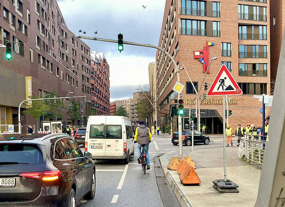 Kreuzung Magdeburger Brücke Osakaalle in Hamburg Kreuzung Magdeburger Brücke Osakaalle in Hamburg
