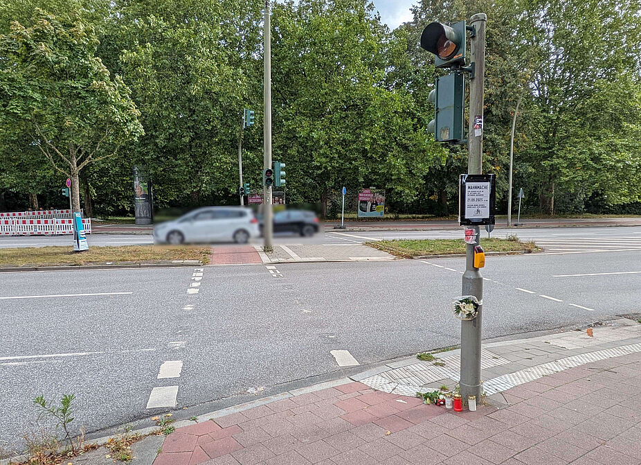 LSA_Farmsen Ampel an der Unfallkreuzung in Farmsen, wo eine Autofahrerin eine Radfahrerin tötlich verletzte.