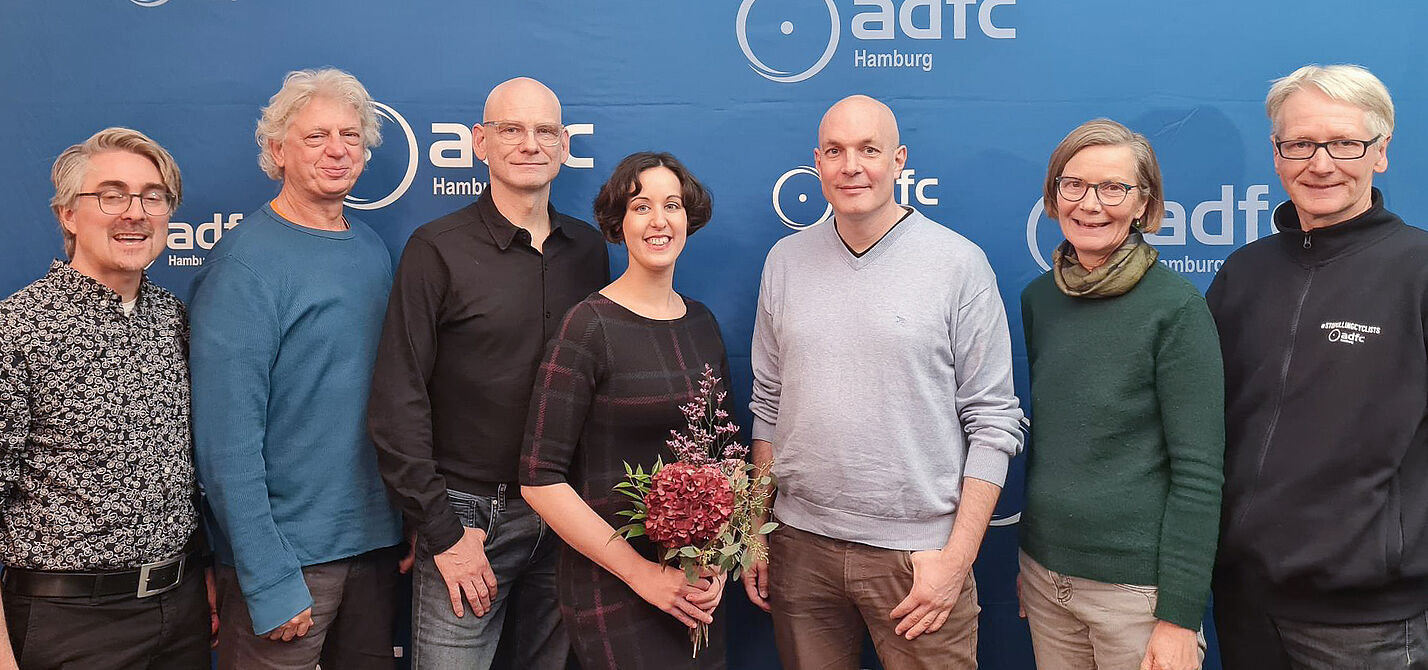 Der neu gewählte Landesvorstand des ADFC Hamburg präsentiert sich