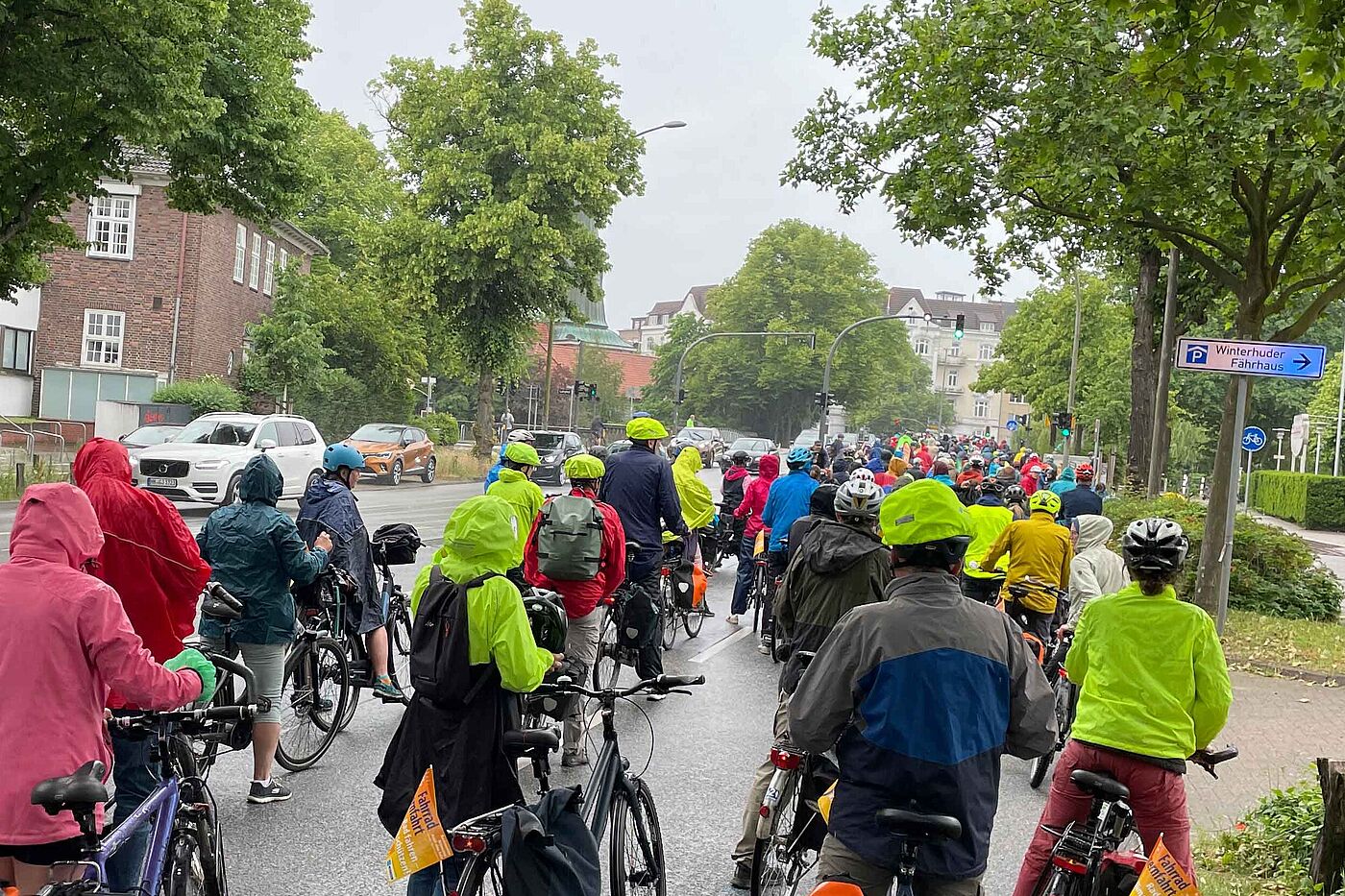 eine kurze Pause wird genutzt um die Regenkleidung anzuziehen