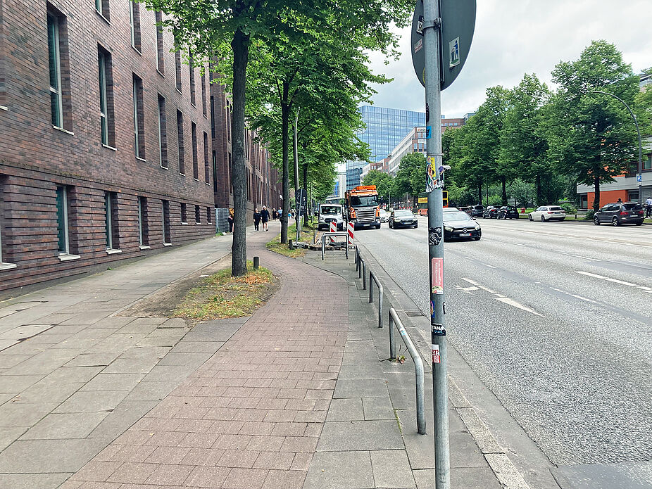 Straßenzug ehem. Ost-West-Straße: Fuß- und Radweg Straßenzug ehem. Ost-West-Straße, Fuß- und Radweg