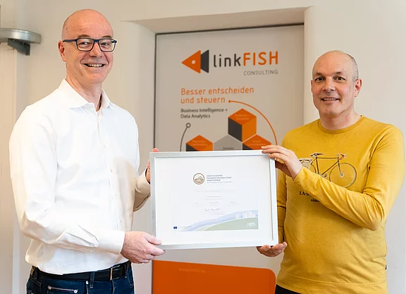Gold für LinkFISH Übergabe des Zertifikats "Fahrradfreundlicher Arbeitgeber in Gold an Tim Uhlenkamp