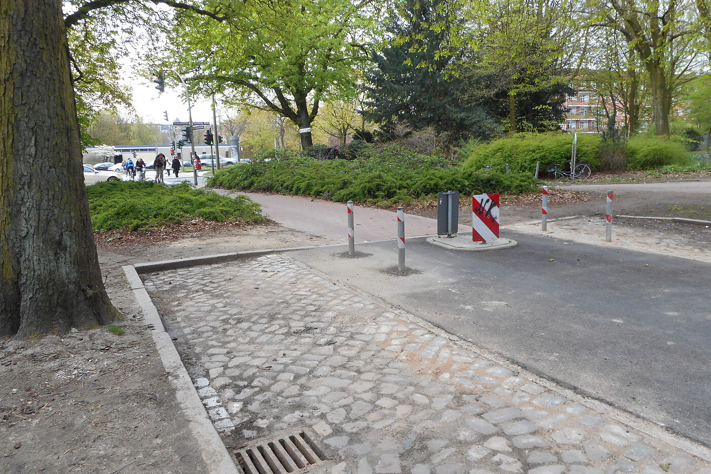 Frickestraße am südlichen Ende – Durchlass zur Tarpenbekstraße