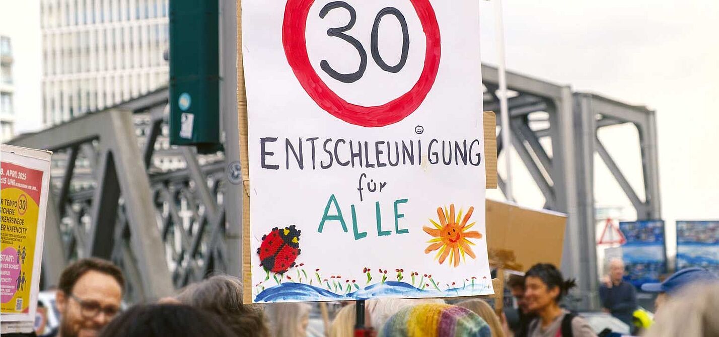 Tempo 30 in der Stadt - Demonstration in der Hafencity 2025
