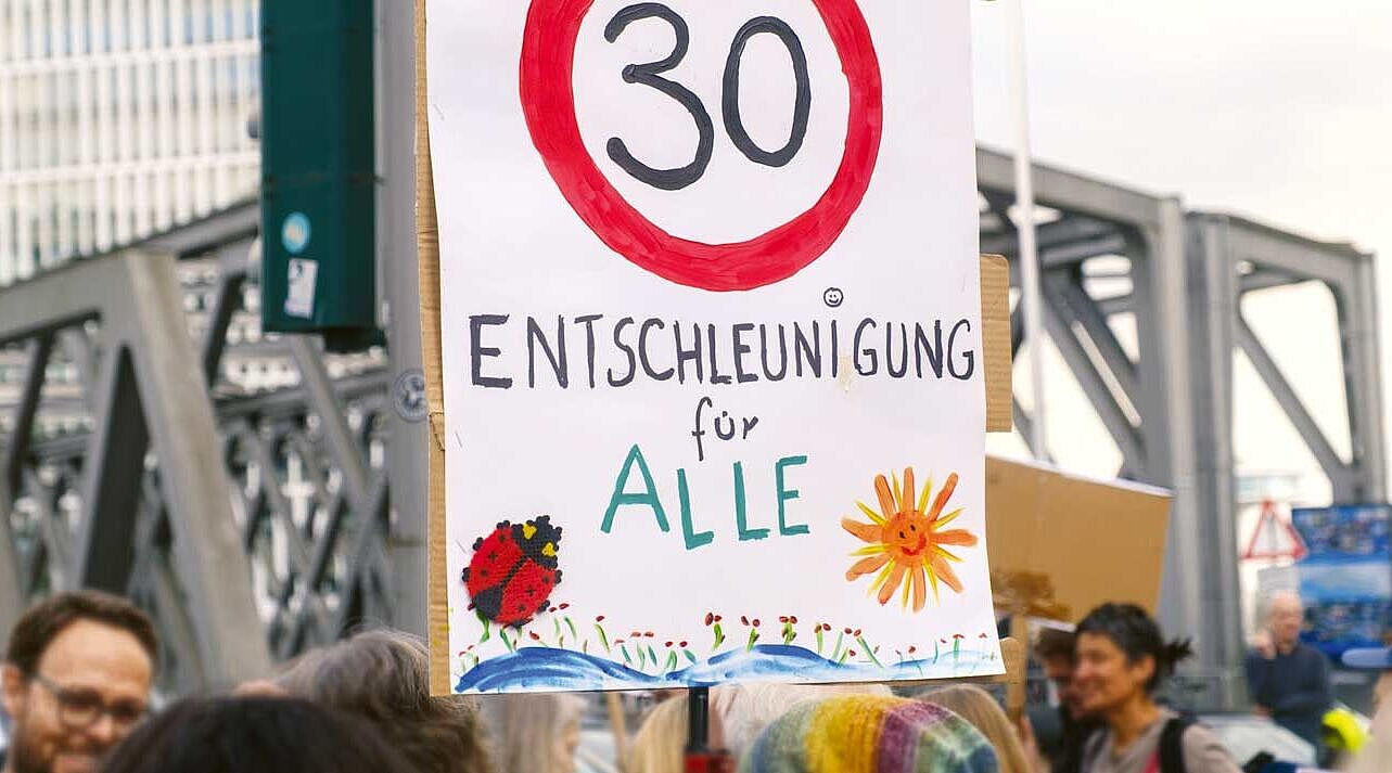 Tempo 30 in der Stadt - Demonstration in der Hafencity 2025