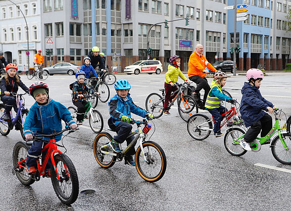 Kinder auf der Fahrraddemo Kidical Mass