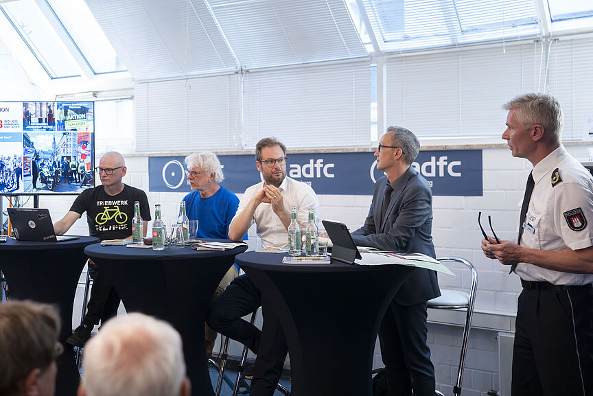 Diskussionsrunde mit ADFC, Tjarks, Schnabel und Model