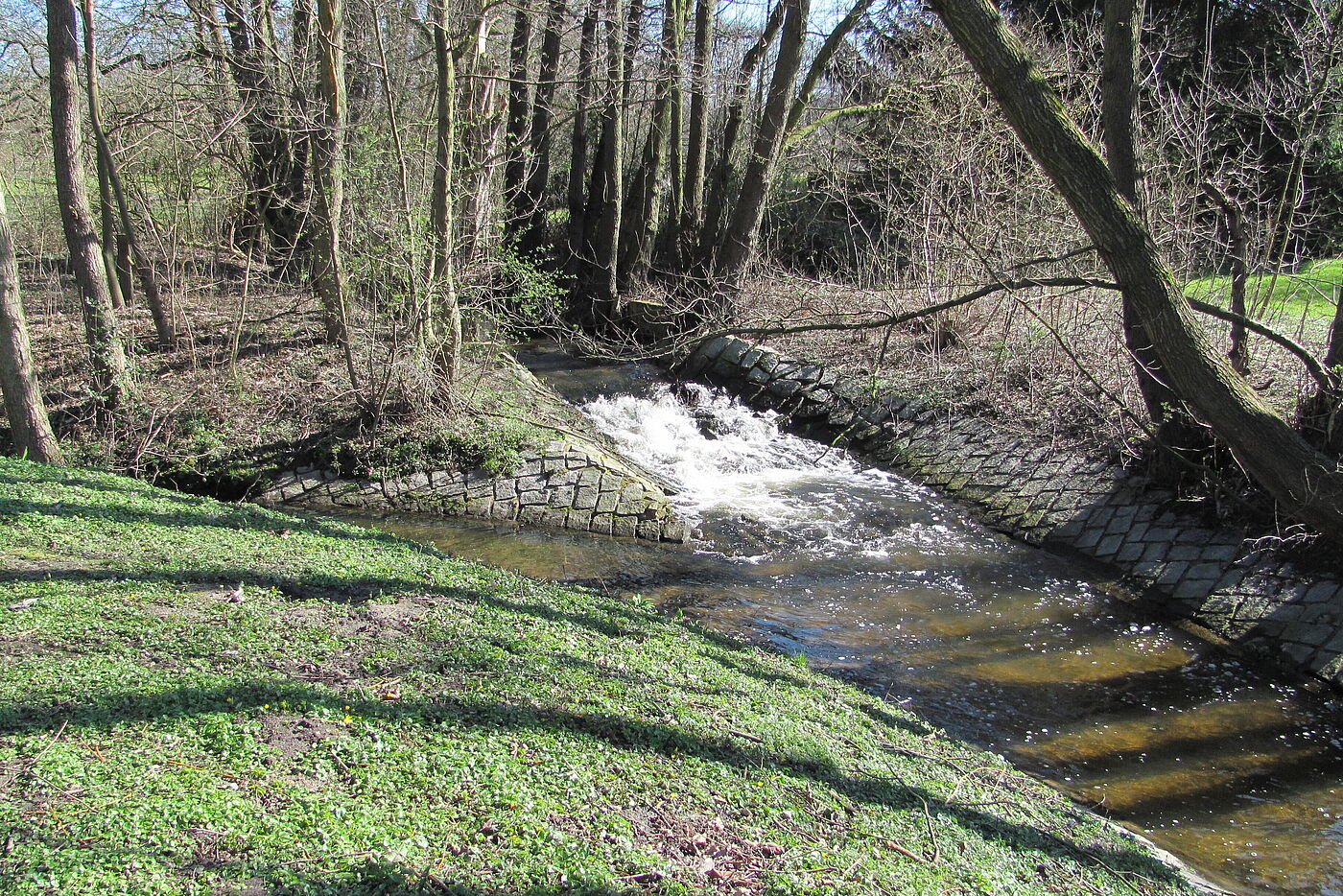 Kleiner Wasserfall