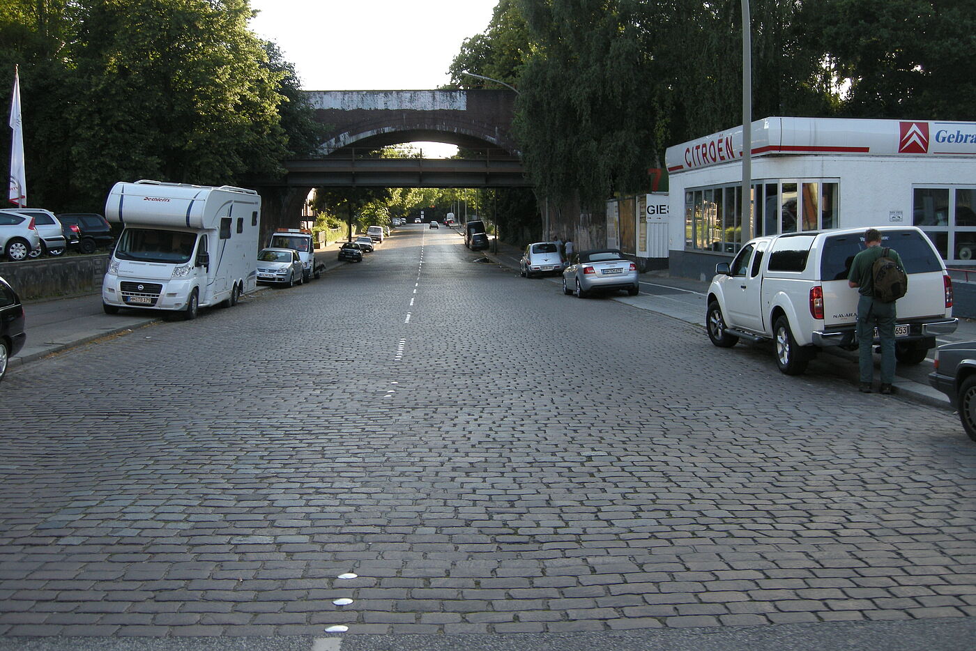 Hellbrookstraße zwischen Rübenkamp und Saarlandstraße: sehr holpriges Kopfsteinpflaster