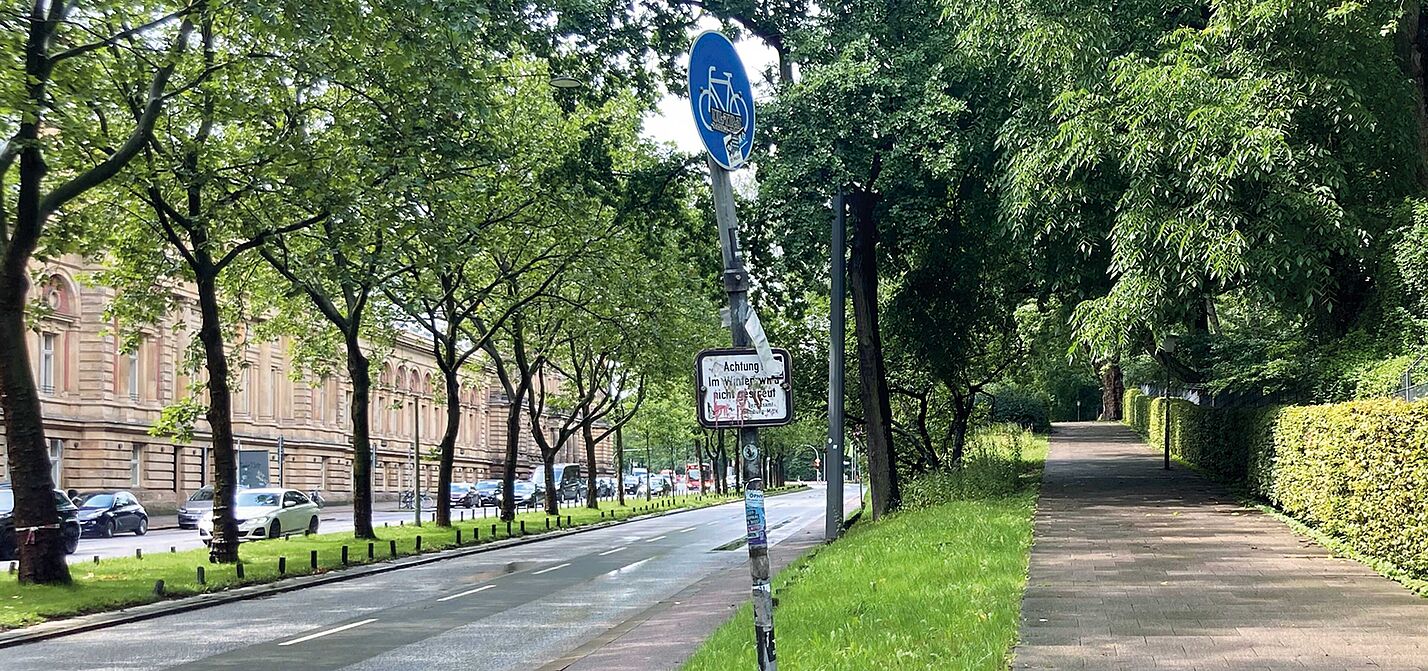 Ein Fahrradweg in einem schlechtem Zustand