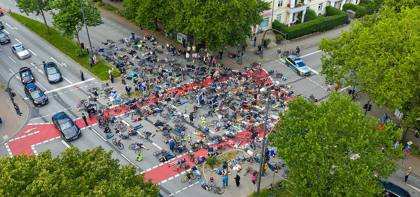 Mahnwache in Hamm Bild einer Mahnwache in Gedenken an eine getötete Radfahrerin in Hamm