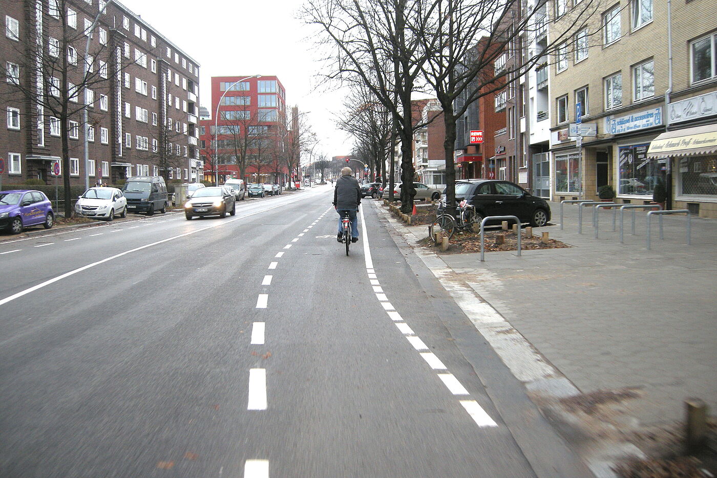 Kraftfahrzeuge wirksam vom Gehweg fernhalten