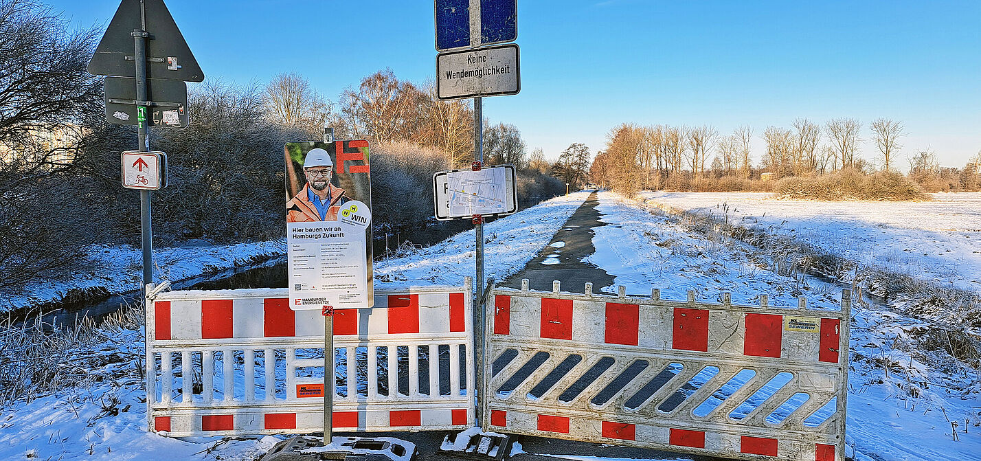 Absperrung auf dem Morrburger Hinterdeich