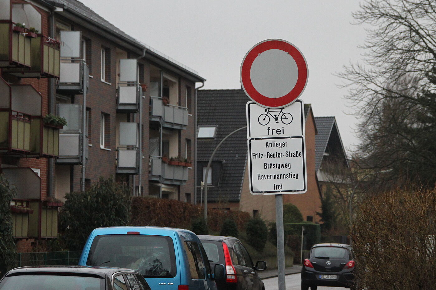 Schilderkombination Durchfahrt verboten/Radverkehr frei/Anlieger für Straßen xy frei