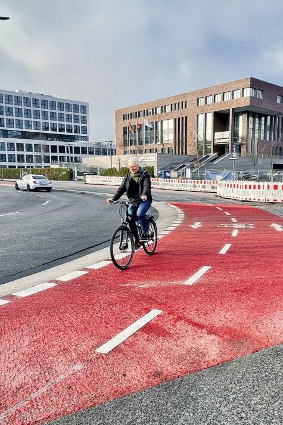 So macht Radfahren Spaß – der neue Zweirichtungsradweg in der Blohmstraße. So macht Radfahren Spaß – der neue Zweirichtungsradweg in der Blohmstraße.