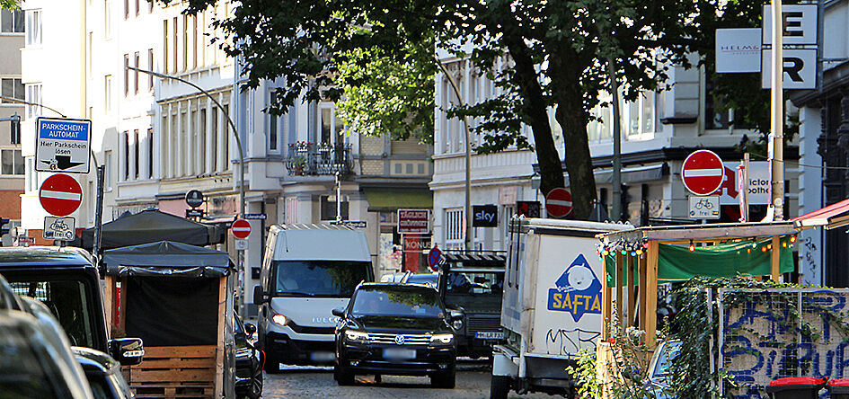 Foto der chaotischen Verkehrssituation in Ottensen