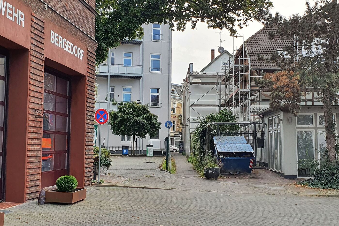 Der schmale Durchgang Reeperstieg zwischen Chrysanderstraße und Wentorfer Straße
