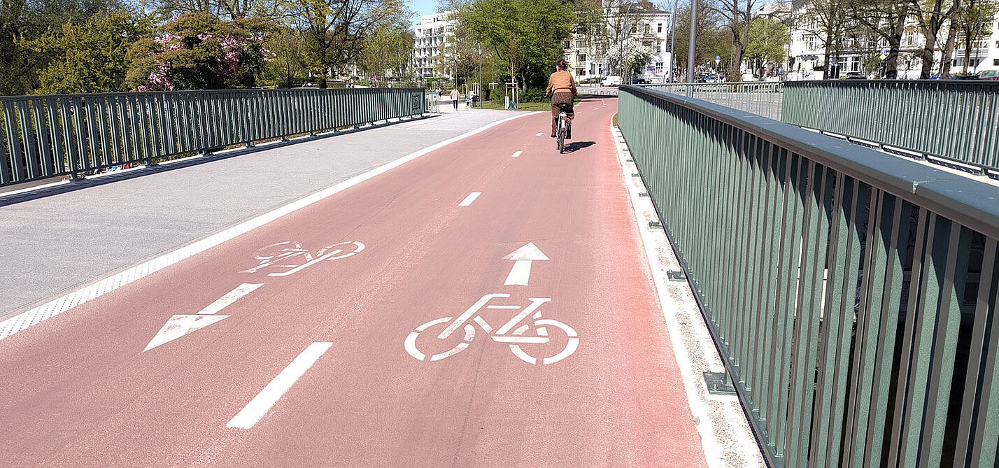Hoehenfelder Brücke Die neue Hohenfelder Brücke ist ein gelungenes Beispiel für fahrradfreundliche Infrastruktur.