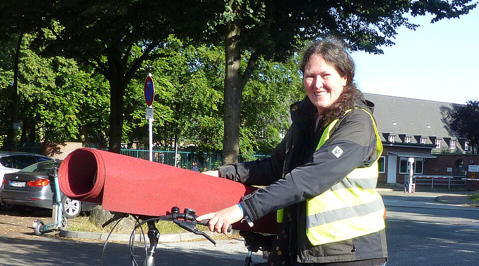 Karmen Albrecht Karmen Albrecht bei den Vorbereitungen zur Schulstrasse