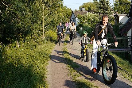 ADFC-Tour unterwegs auf dem Moorburger Deich