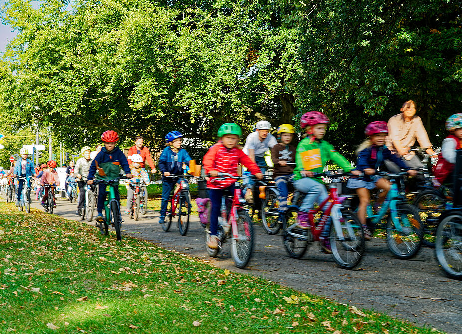 Kidical Mass Mai 2026 Kinder fahren bei der Fahrraddemonstration Kidical Mass mit.