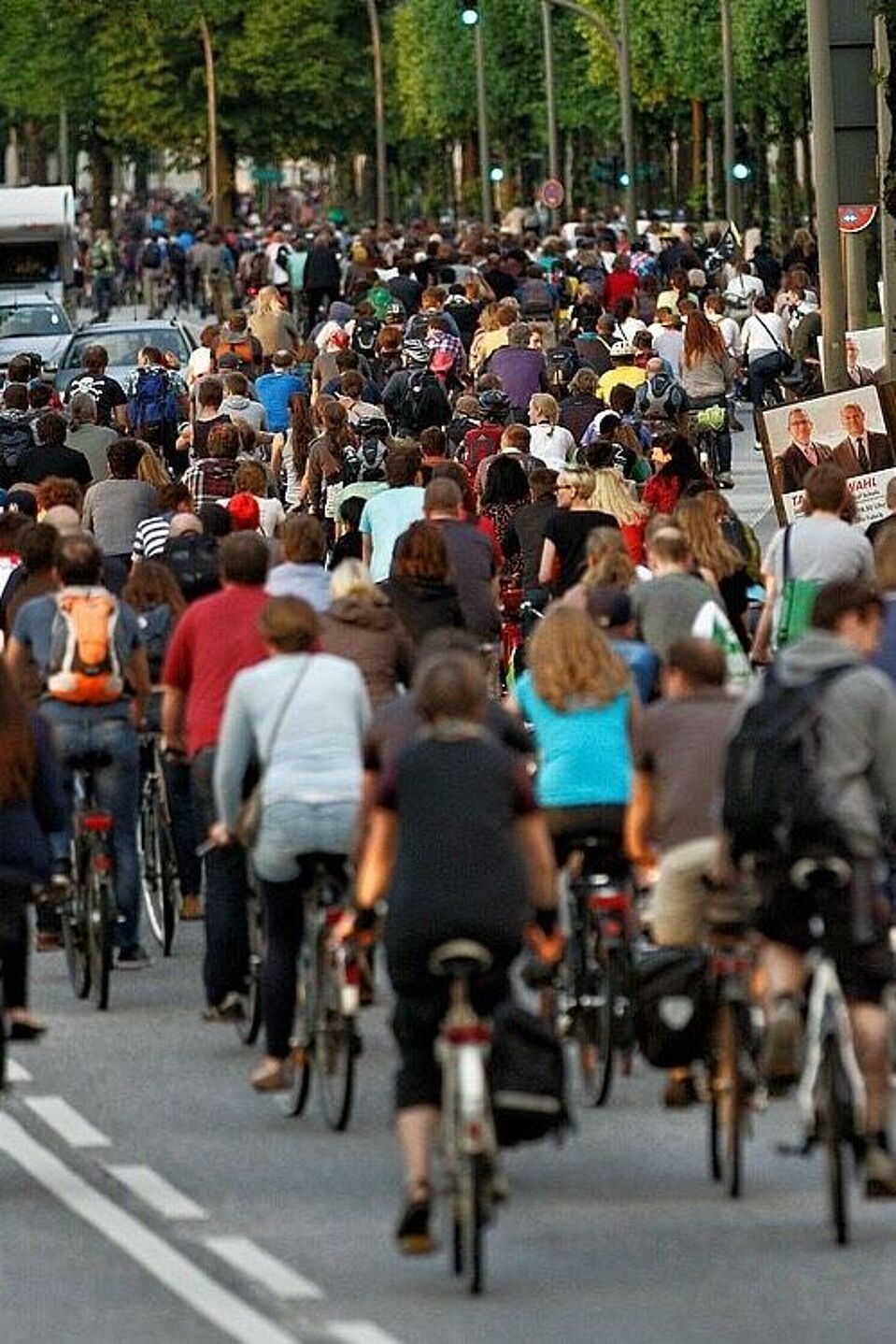 Wir behindern nicht den Verkehr. Wir sind der Verkehr! Wir behindern nicht den Verkehr. Wir sind der Verkehr!