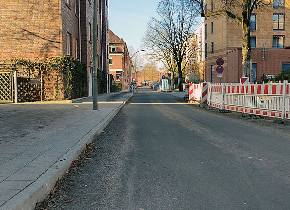 Dietrich-Schreyge-Strasse nachher Die Umbauarbeiten zu einer fahrradfreundlichen Strasse sind fast abgeschlossen