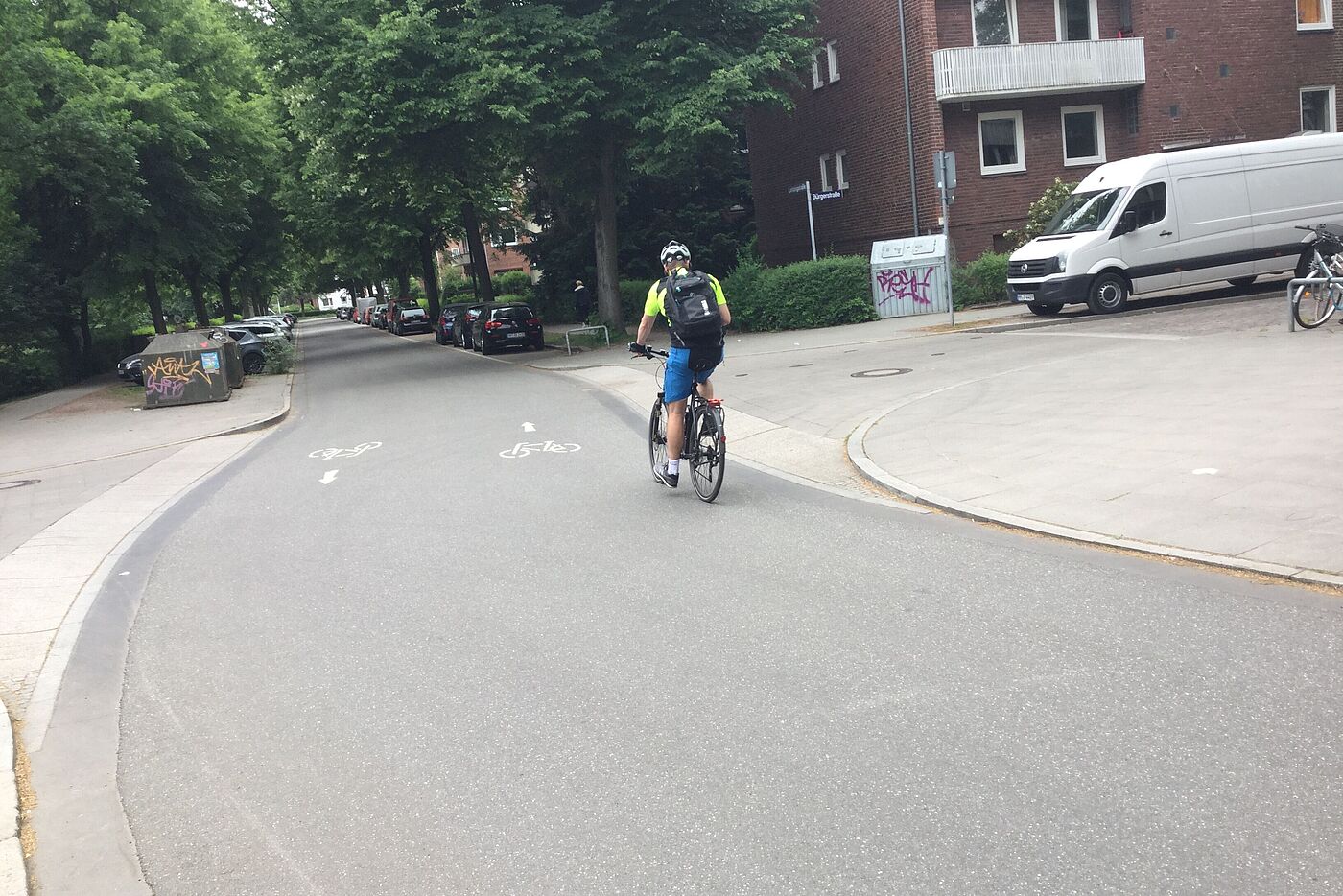 Borsteinverlauf an der Fahrradstraße Lortzingstraße