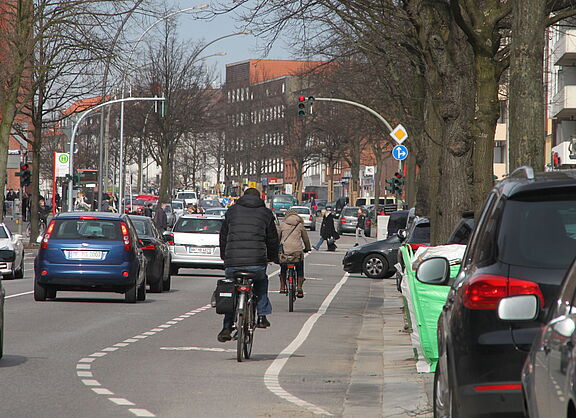 Schutzstreifen auf der Fuhlsbüttler Straße