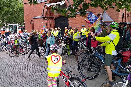 Fahrraddemo mit Kindern in Harburg