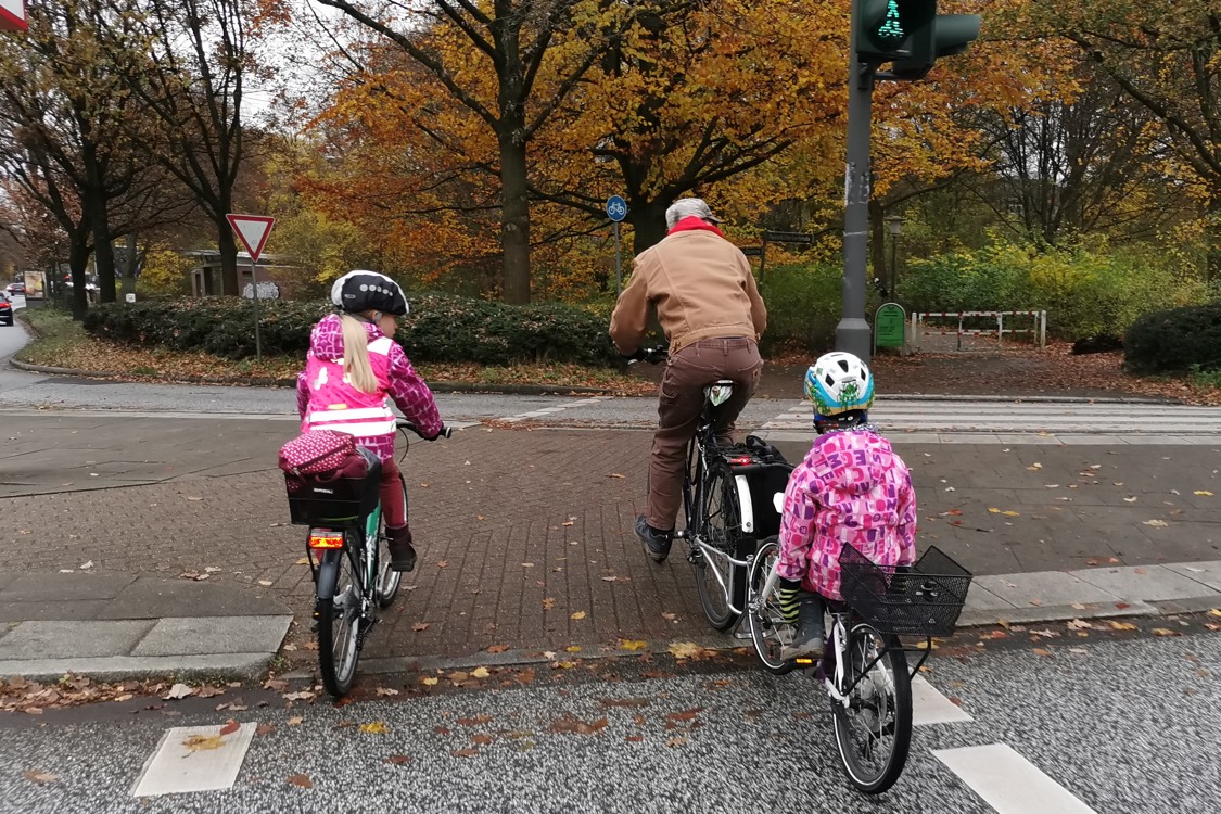 Bei Wind und Wetter mit dem Rad zur Kita und Schule!