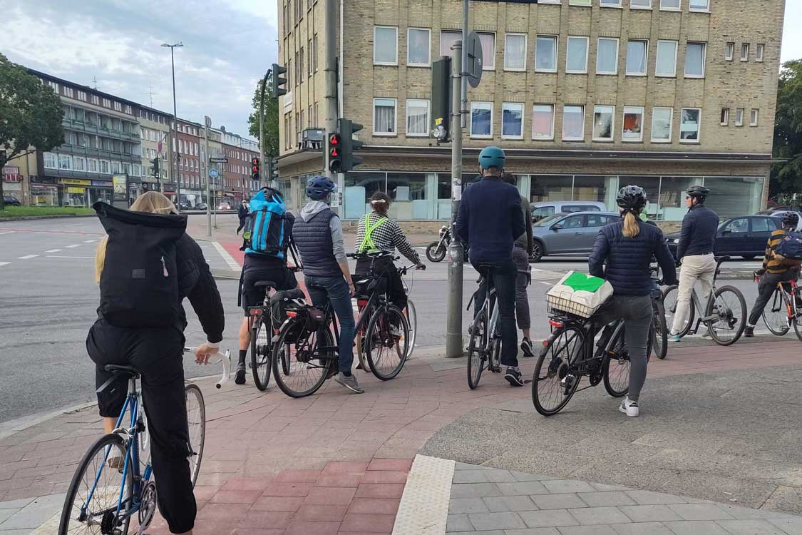 Aufleitung auf den alten Radweg am Ende der Ausbaustrecke.