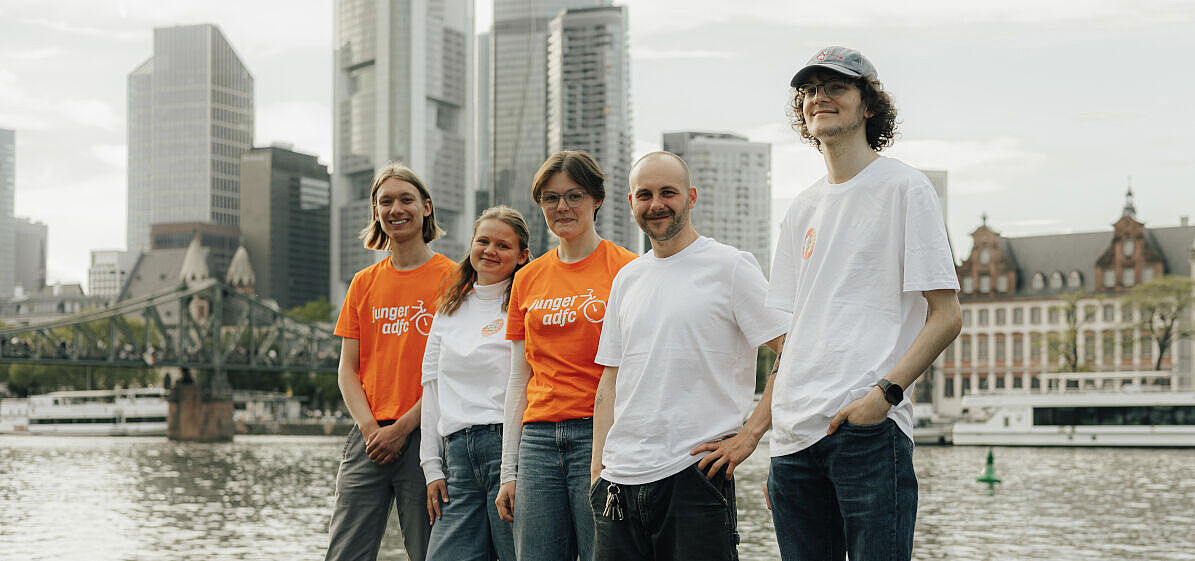 Der Bundesjugendvorstand des Jungen ADFC: Sebastian Vogel, Lilia Vogt, Lena Adam, Norman Kleist, Elija König (v.l.n.r.) (nicht im Bild: Lena Becker).
